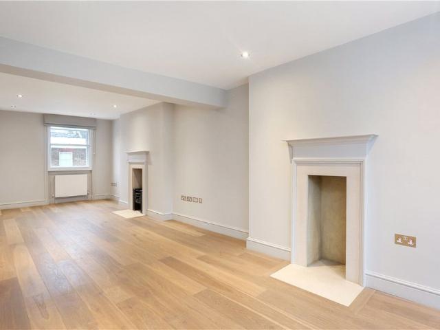 Third floor one bedroom apartment with private terrace located in a superb location on Manchester Street, moments from the shops of Chiltern Street and Marylebone High Street