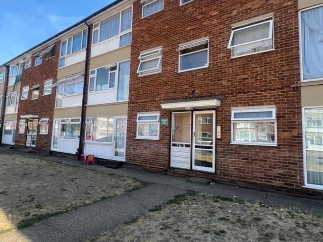 Thirkleby Close, Slough SL1, 2 bed flat to rent, £1,700 pcm | PrimeLocation
