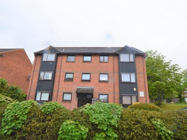 Thirkleby Close, Slough SL1 2 bed flat to rent £1,350 pcm £312 pw