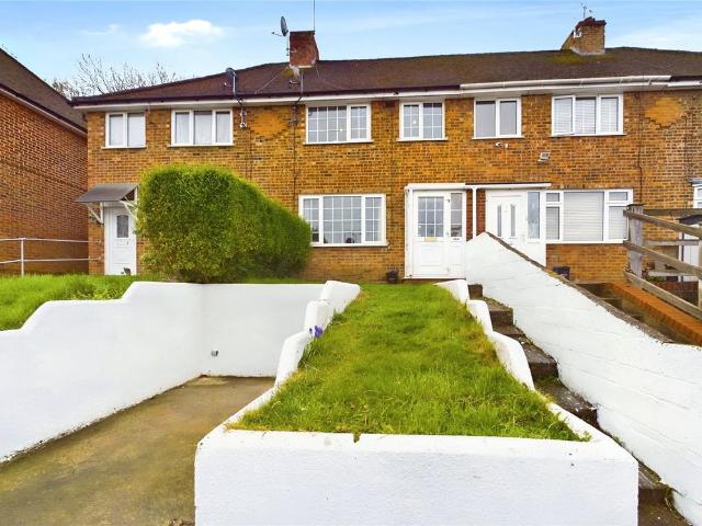 Thirlmere Avenue, Tilehurst, Reading. 3 bed terraced house to rent £1,600 pcm £369 pw