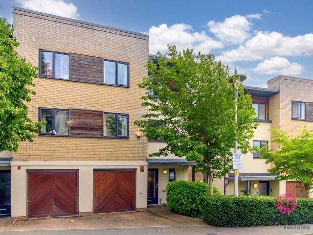 Thirleby Road, London, NW7 4 bed semi detached house to rent £3,800 pcm £877 pw
