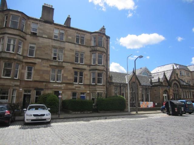 Thirlestane Road, Marchmont. 2 bed flat to rent £1,995 pcm £460 pw