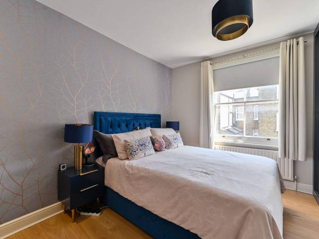 Thirsk Road, Battersea, London SW11, 2 bed flat to rent, £3,500 pcm | PrimeLocation