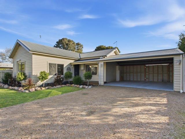 This Mid Century Home Has Space and Personality!