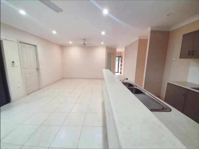 This Modern unit conveniently located close to town