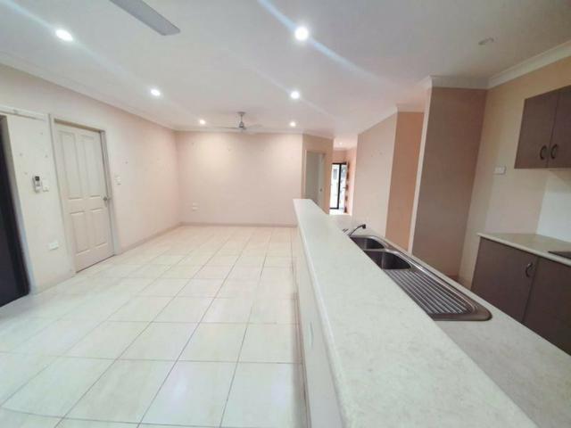 This Modern unit conveniently located close to town