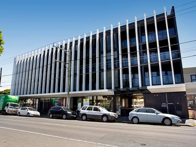 This modern and stylish apartment is located right in the heart of Carnegie