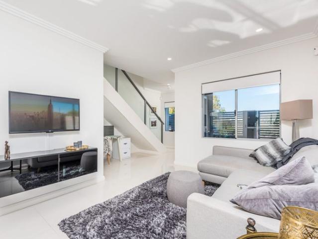 This near new Mount Hawthorn terrace home will impress!