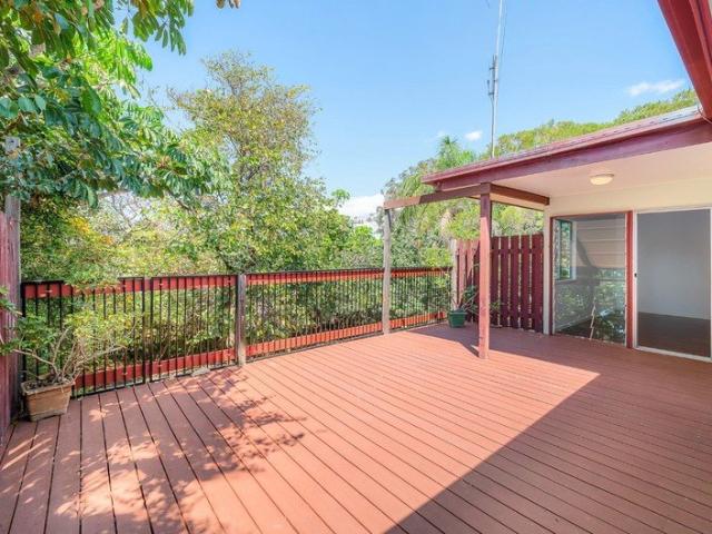 THIS NEAT AND TIDY HOME OFFERS 3 SPACIOUS BEDROOMS WITH OUTDOOR ENTERTAINMENT!