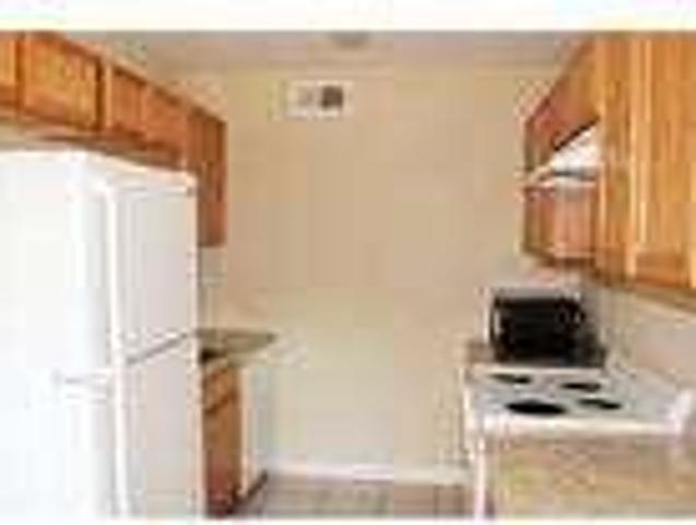 This apartment is a downstairs unit. $800/mo
