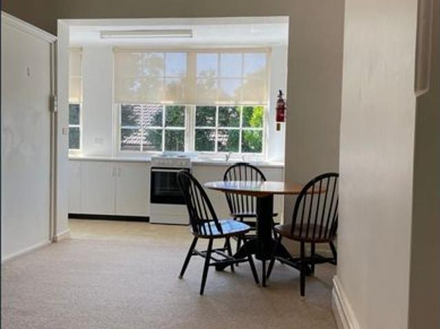 This apartment is located on one of Hornsby’s best tree lined streets