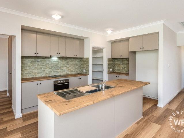 THIS BEAUTIFUL HOME IS ONE NOT TO BE MISSED AND WITH A YARD OF APPROX. 800m2 FOR THE KIDS