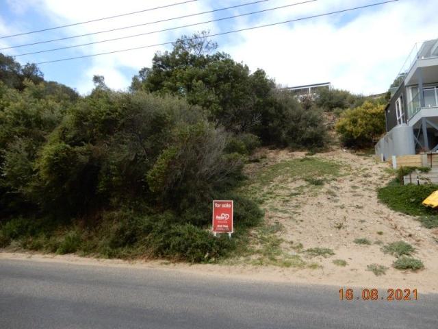 THIS BLOCK HAS MAGNIFICENT 180 DEGREE LAKE VIEWS AND CLOSE TO THE WATERS EDGE
