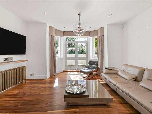 This bright apartment is in the heart of Belsize Park and has a private patio