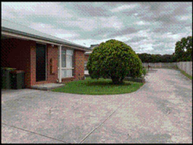 This comfortable 1 Bedroom unit close to bus stops and amenities