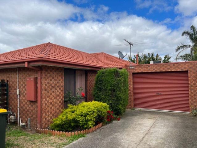 This cosy 3 bedroom unit is not to be missed