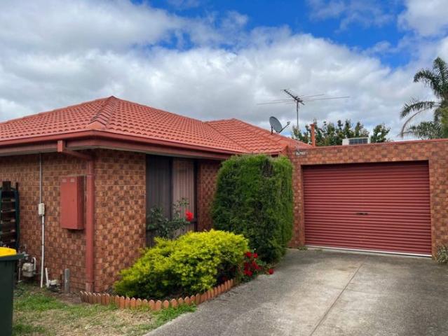 This cosy 3 bedroom unit is not to be missed