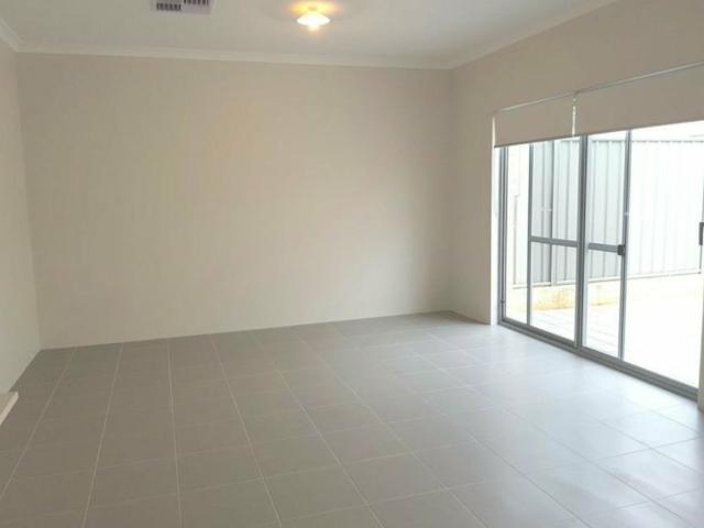 This DELIGHTFUL Cottage Home located in the HEART of the Thriving and Vibrant Wellard Village