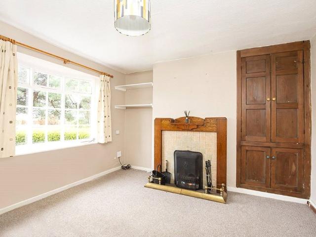 This delightful and deceptively spacious semi detached two bedroom period cottage located in the historic village of Wistow