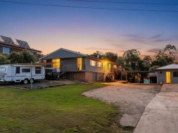This diamond in the ruff offers loads of potential, set on a huge 1543 square meter with rear lane access