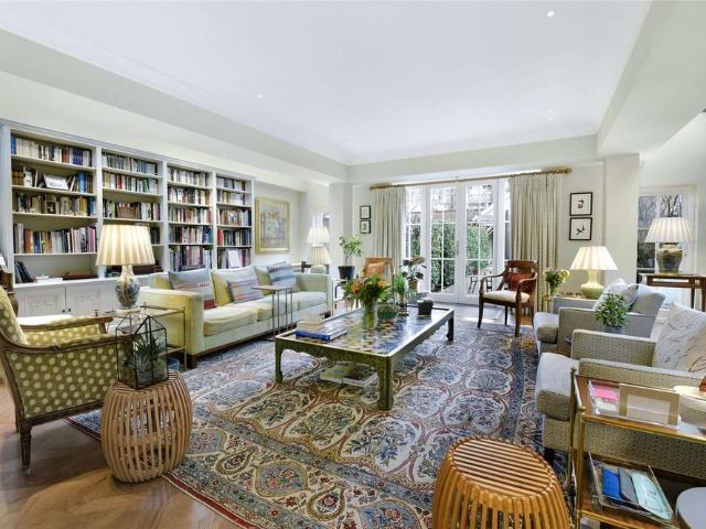 This exceptionally pretty house is located in an enviable position on one of Kensington's most sought after garden squares