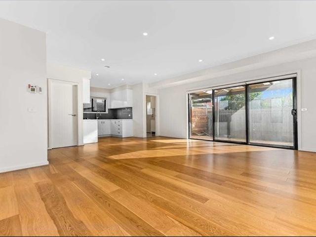 This fully furnished 4 bedroom, 3.5 bathroom home is sure to impress – perfect for family living or sharing with friends