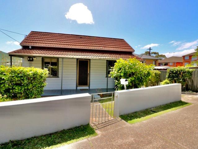 This family home offers comfort, space and peace of mind, and all within walking distance all amenities