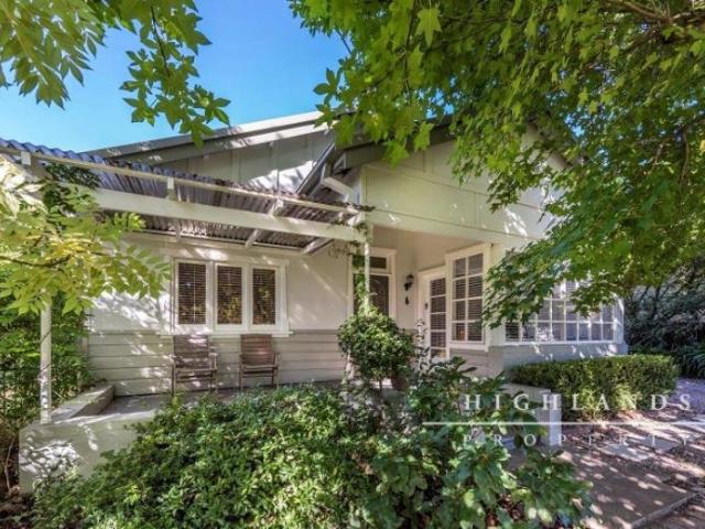 This gorgeous Old Bowral cottage is more than just a pretty face
