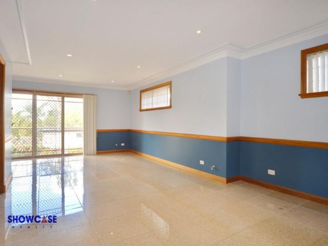This great Value Designer Duplex situated in a quiet street is so convenient to all amenities, shops, transport, schools inculding Carlingford High