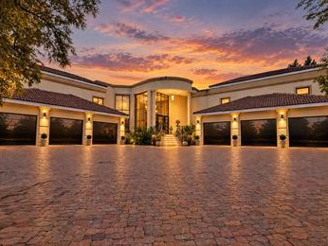 this home is located on a 2682 m2 st.