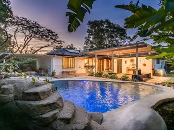 Perfect beachside Mediterranean retreat!