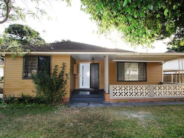 This house is tucked away in the quiet streets of Rydalmere and is only a minutes drive from Silverwater Rd or Victoria Rd for the drive to work!