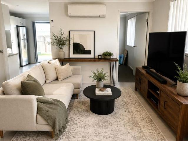 This immaculate two bedroom unit is ideally located close to the Hunter Expressway, offering comfort and convenience