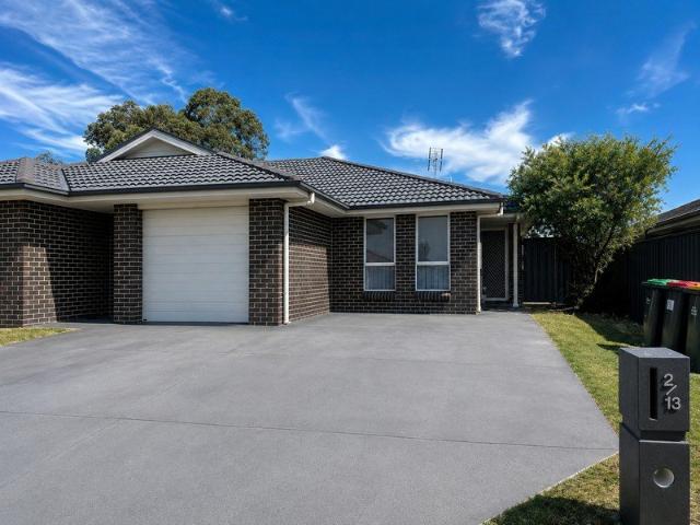 This immaculate two bedroom unit is ideally located close to the Hunter Expressway, offering comfort and convenience