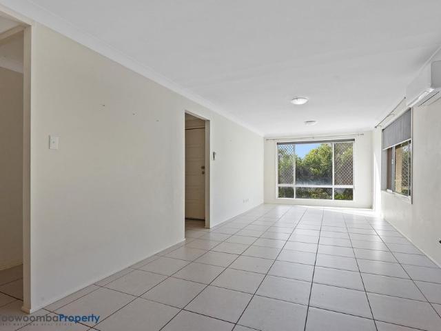 This impeccably presented, low maintenance home is sure to impress!