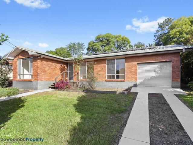 This impeccably presented, low maintenance home is sure to impress!