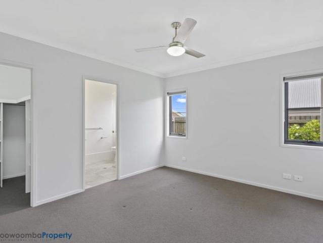 This impeccably presented lowset brick unit is sure to impress!