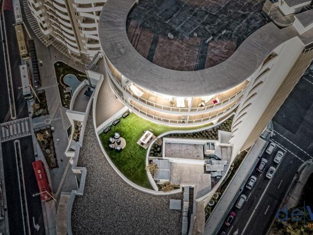 This impressive 222sqm sub penthouse features an expansive entertainer's balcony and presents an opportunity not to be missed