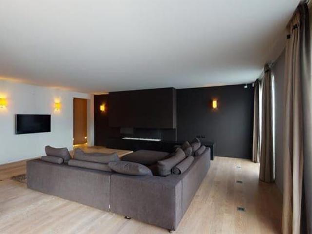 This impressive apartment is located in the Zuiderkroon, on