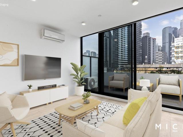 This inviting 1 bedroom plus study apartment features spacious open plan living/dining and a stone topped Miele kitchen