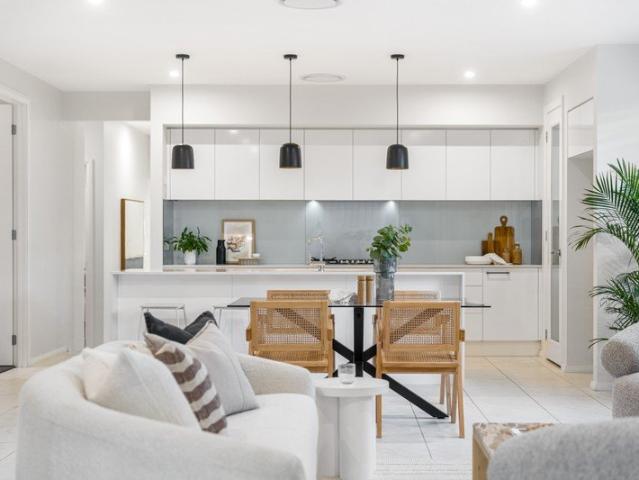 This is a home you can just move straight in and start enjoying, all within the luxury lakeside locale of Billy's Lookout