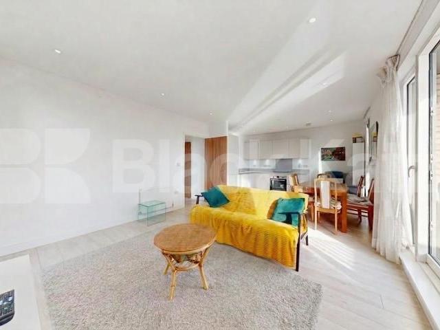 This is an exquisitely finished, two bedroom, two bathroom property situated in a highly desirable new build