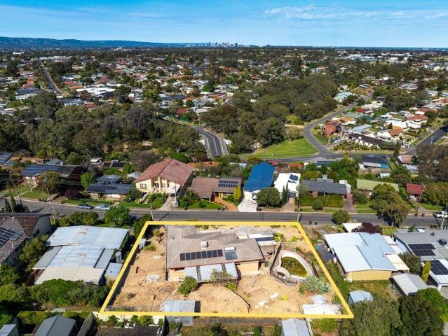 This is it. A Big Opportunity Knocks. DA APPROVAL for 5 Double Garage Homes, Just imagine the VIEWS!