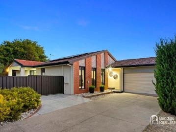 WHAT A FABULOUS TUCKED AWAY LOCATION!