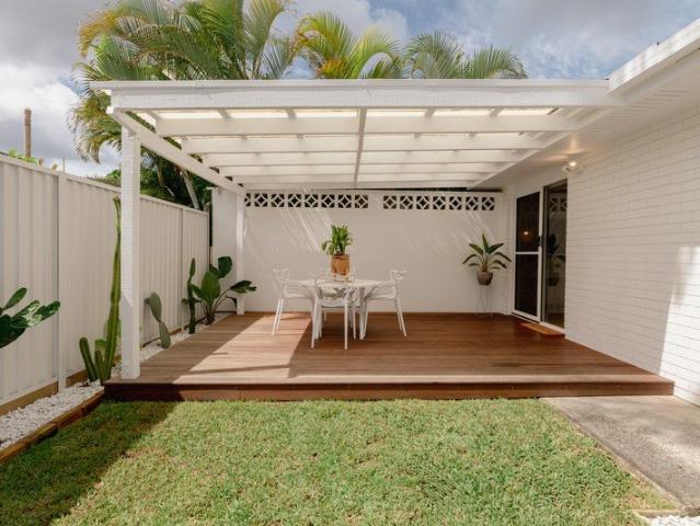 THIS IS THE ONE PALM BEACH DUPLEX JUST 250M FROM THE BEACH