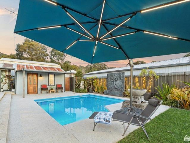 AWESOME HILLS HOME WITH STUDIO