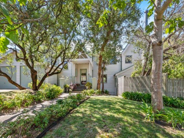 This is your chance to own a rare piece of Peninsula architecture, a home designed by renowned Australian modernist architect Peter Mcintyre
