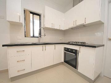 This Luxurious Granny Flat Positioned in A Quiet Street Close to All Amenities