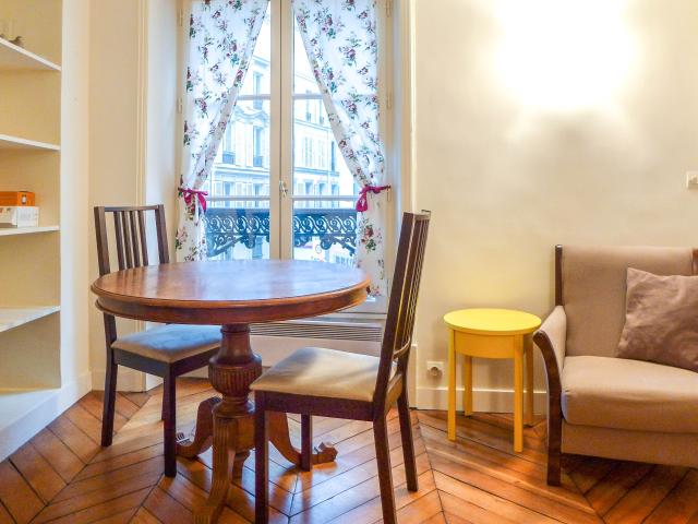 this lovely 1 bedroom apartment situated on 1st floor with lift