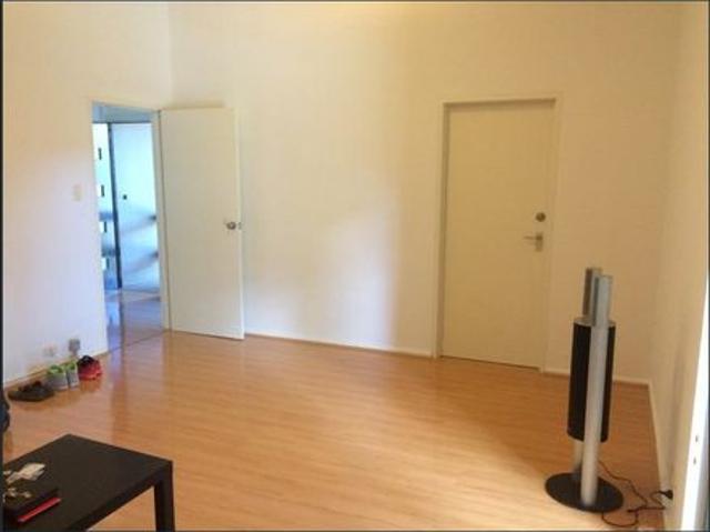 This lovely 3 bedrooms duplex is minutes walk to city bus stop and Double Bay Village